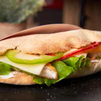 Specialitate cu snitel de pui Patiserie la Quick Bites din Târgu Mureş