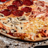 Pizza Quattro Stagioni + Coca Cola 0.3L Gratis! PROMO! Chill Your Meal, Free Coke Deal! la ROCKIN' BITES (Rockin' Burgers) din Târgu Mureş