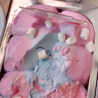 Înghețată cu Bubble gum Înghețată la Betty's Cakes din Târgu Mureş