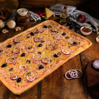 Party Quatro Stagioni cu Ceapă-1.630g Pizza Party la Bada Bing din Târgu Mureş