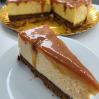 Cheesecake Caramel Cheescake la Betty's Cakes din Târgu Mureş