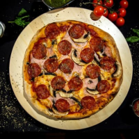 Funghi e salami Pizza la Pizza Kaa. din Târgu Mureş