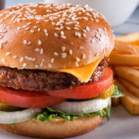Hamburger vită + cartofi pai Hamburger la Pelit Istanbul Kebab Delivery din Târgu Mureş