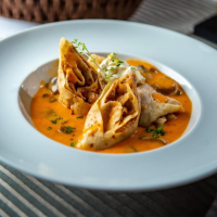 Clătite ’’ Hortobágyi  ’’ / Hortobágyi palacsinta FELURI PRINCIPALE / FŐÉTELEK la Hungarian Taste din Târgu Mureş