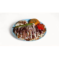 Iskender vită cu berbecuț la farfurie Meniu turcesc la Turkish Steak House Restaurant din Târgu Mureş