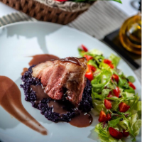 Ciolan prăjit cu varză roșie călită / Sült csülök párolt lilakáposztával FELURI PRINCIPALE / FŐÉTELEK la Hungarian Taste din Târgu Mureş