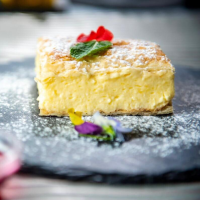 Krémes DESERTURI / DESSZERTEK  la Hungarian Taste din Târgu Mureş