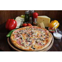 Pizza prosciutto Funghi Pizza la Pizzeria D'Agostino din Galaţi