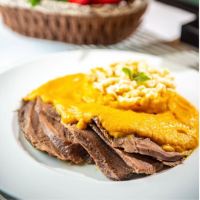 Limbă de vită în sos vânătoresc și găluște / Vadas mártás nokedlivel FELURI PRINCIPALE / FŐÉTELEK la Hungarian Taste din Târgu Mureş