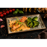 Somon la grătar cu legume PREPARATE DIN PESTE la Restaurant Studio Pizzerie din Târgu Mureş